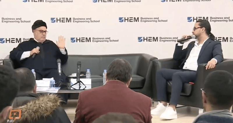 صحافي يؤدب بنكيران (فيديو)