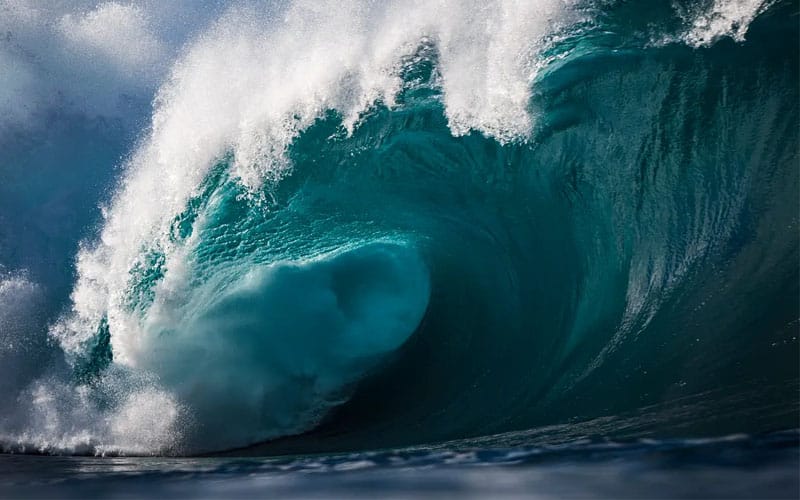 تسونامي وسط المحيط الهادي