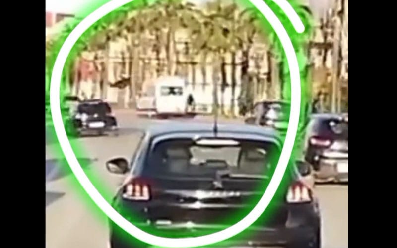 سيارة تصدم شخصا وتقذفه في الهواء بطنجة وفيديو مروع يوثق الواقعة