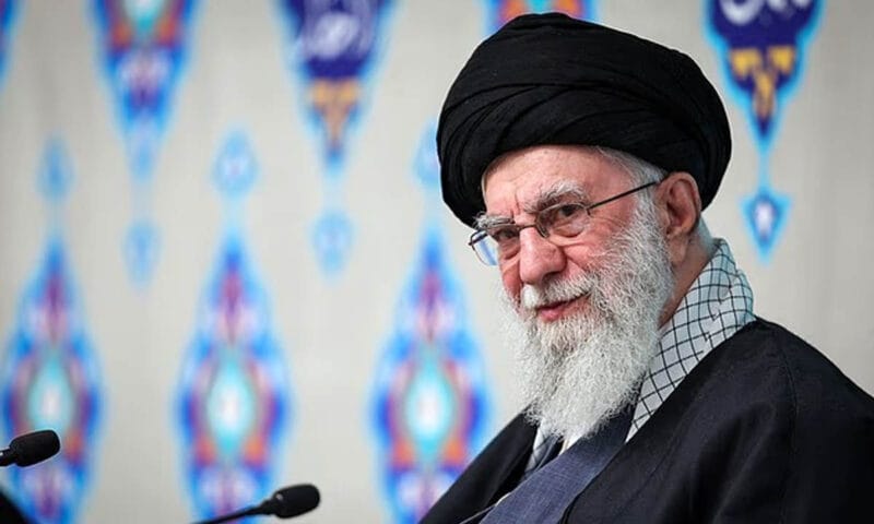 ترمب يُعلن مقتل مرشد إيران علي خامنئي