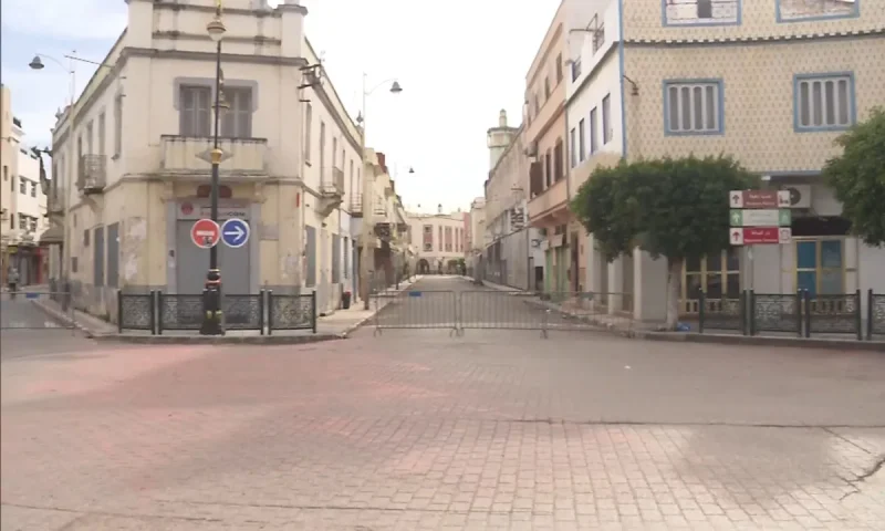 إخلاء أحياء بأكملها في القصر الكبير تحسّبًا لأمطار قياسية الأربعاء