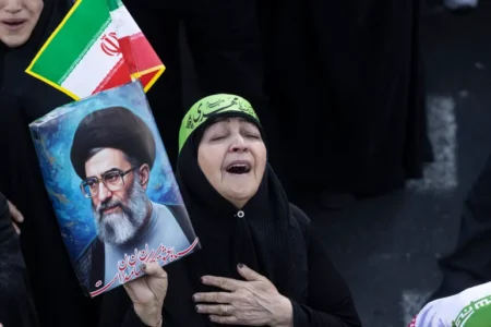 إيران تهدد بقصف إسبانيا