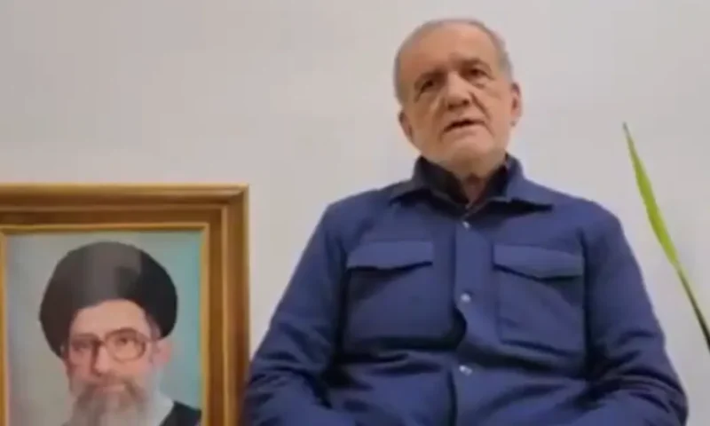 إيران تهدد وتعتذر لجيرانها