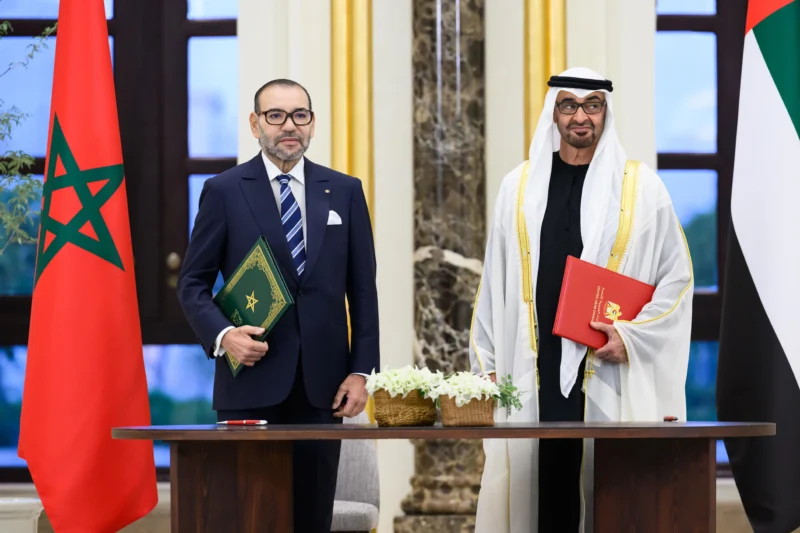 الملك محمد السادس والشيخ محمد بن زايد يبحثان تطوير العلاقات بين المغرب والإمارات لآفاق أرحب