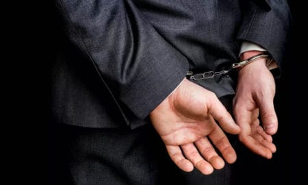 اتهام ضابط شرطة باغتصاب طفلٍ وتوقيفه متلبّسًا معه داخل سيارته