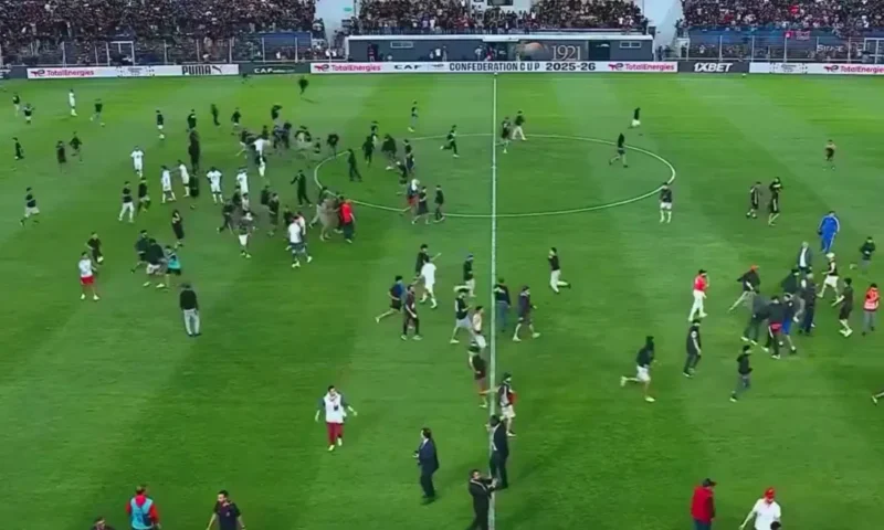 جمهور أسفي يقدم هدية مجانية للجزائريين (فيديو)