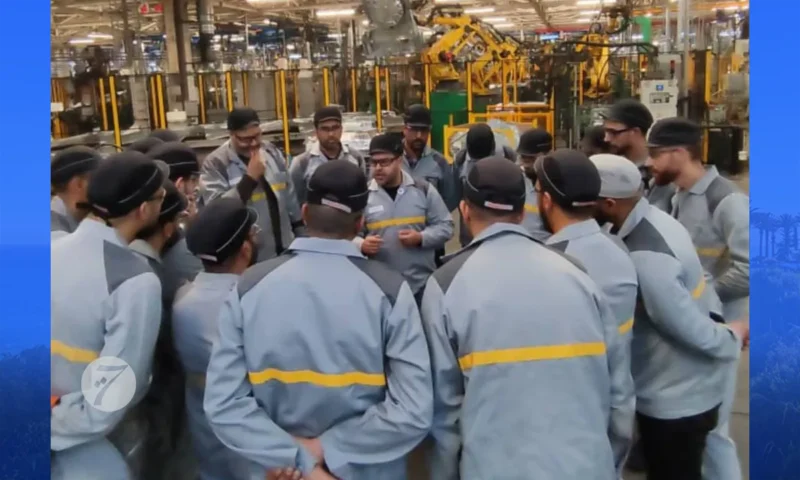 بلاغ عاجل.. عمال مصنع رونو يقاطعون الإدارة