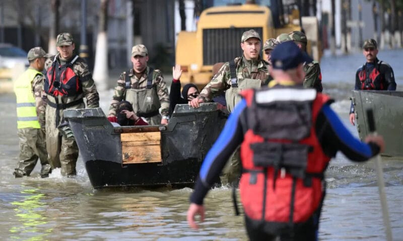 الملك محمد السادس ينوه بالملحمة الإنسانية المغربية في القصر الكبير