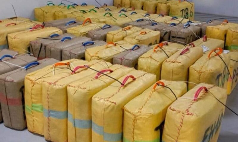 مطاردة أمنية ليلية تُحبط تهريب 3 أطنان من الحشيش