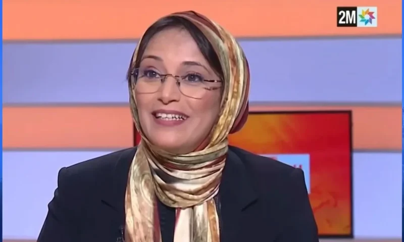 “منع المحجبات من تقديم الأخبار المغربية”.. بنسعيد يوضح معايير القنوات الرسمية