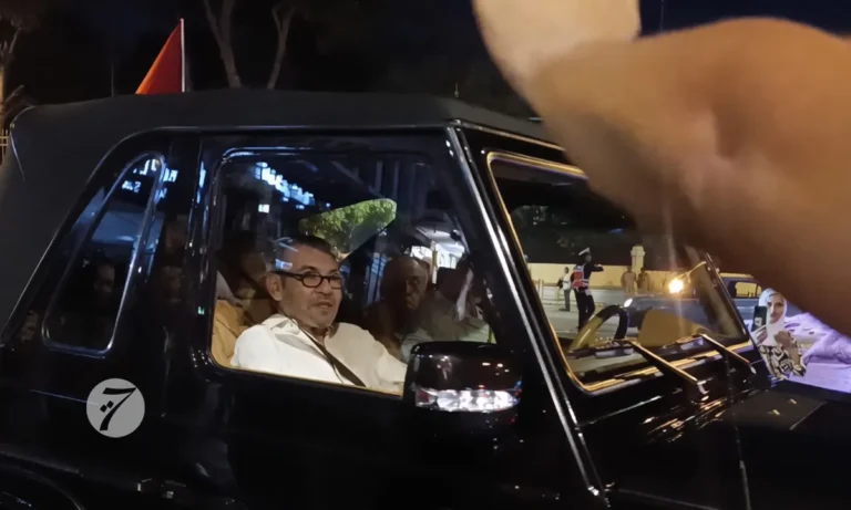 جولة ملكية عفوية في شوارع طنجة