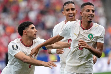 أجاكس يسعى لضم عز الدين أوناحي.. وشرط جزائي بـ 25 مليون يورو قد يعرقل الصفقة