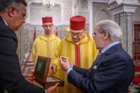والي بنك المغرب يؤكد للملك محمد السادس تحسن الاقتصاد الوطني رغم توالي الصدمات وحالة اللايقين الخارجية