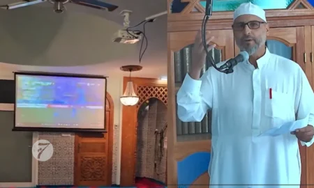 إمام يدعو المؤمنين لمتابعة مباراة المنتخب المغربي ضد فرنسا داخل مسجد